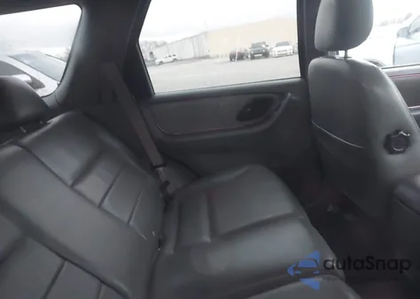 2002 Ford Escape Xlt from USA, damaged, VIN 1FMYU03152KC08843